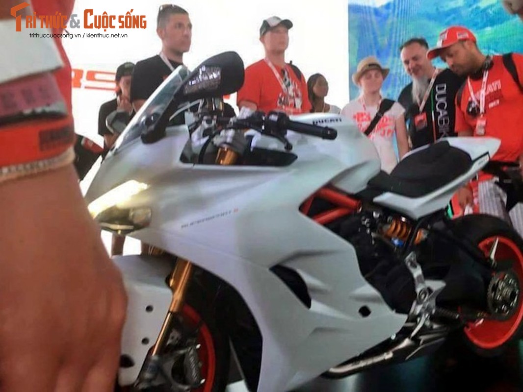 Sieu moto Ducati Supersport 2017 lan dau lo dien-Hinh-3