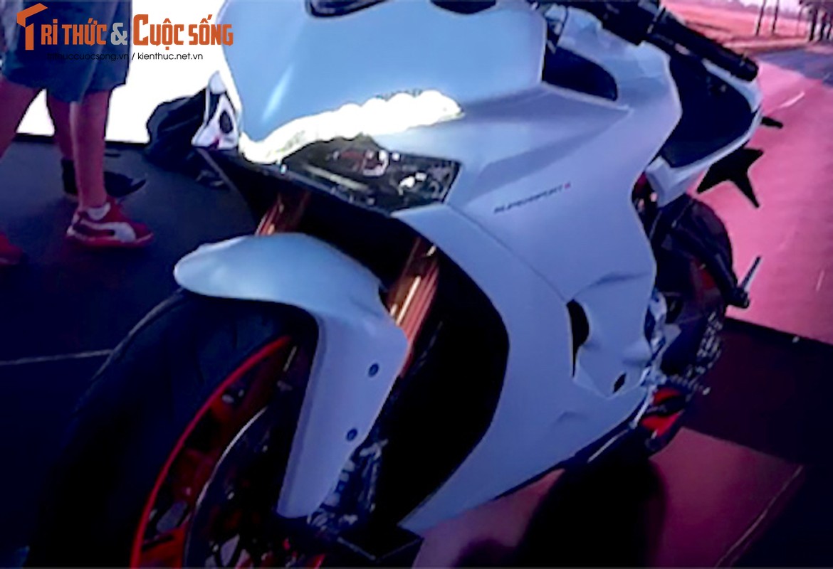 Sieu moto Ducati Supersport 2017 lan dau lo dien-Hinh-4