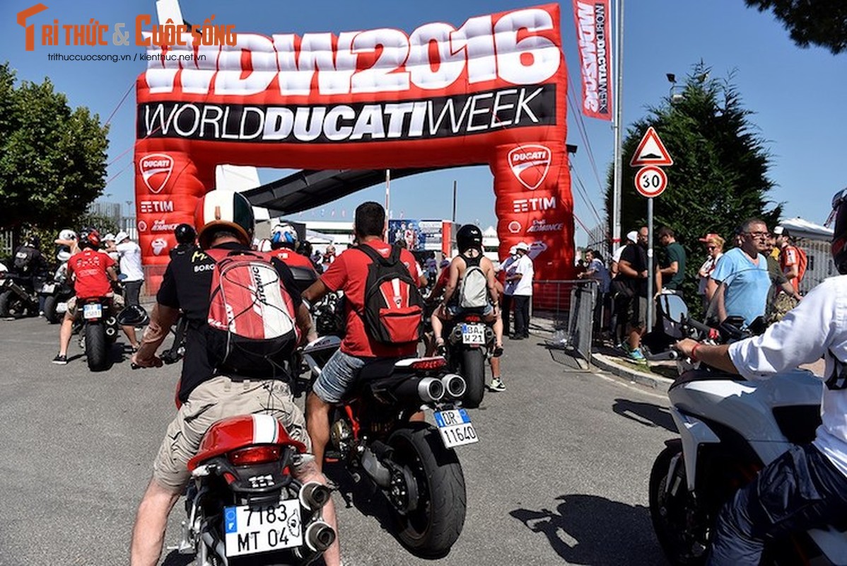 Sieu moto Ducati Supersport 2017 lan dau lo dien