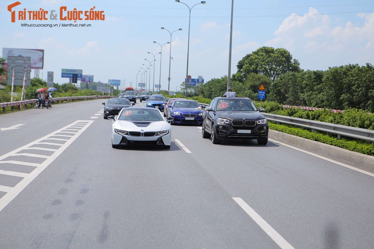 Dan “xe hop” hang sang BMW ram ro ruoc dau tai Ha Noi-Hinh-3