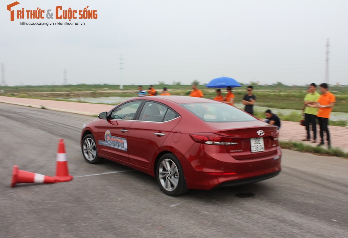 Hyundai Elantra 2016 “uong” 4,6l xang/100 km?-Hinh-11