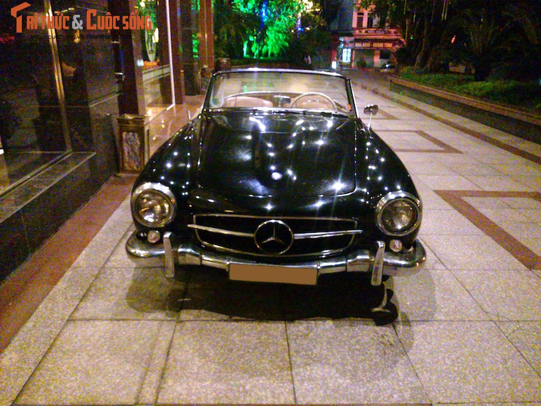 Xe co mui tran tien ty Mercedes 190SL 