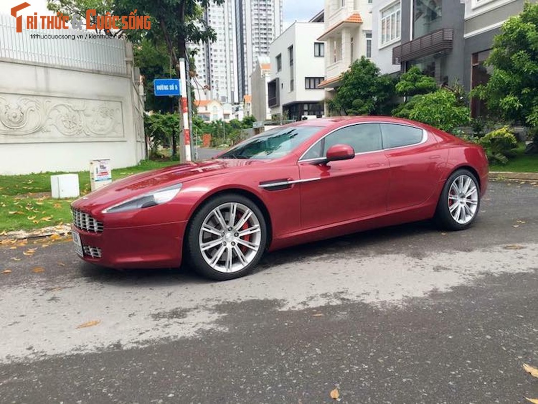 Sieu xe Aston Martin Rapide mau “doc” gia 5 ty tai VN