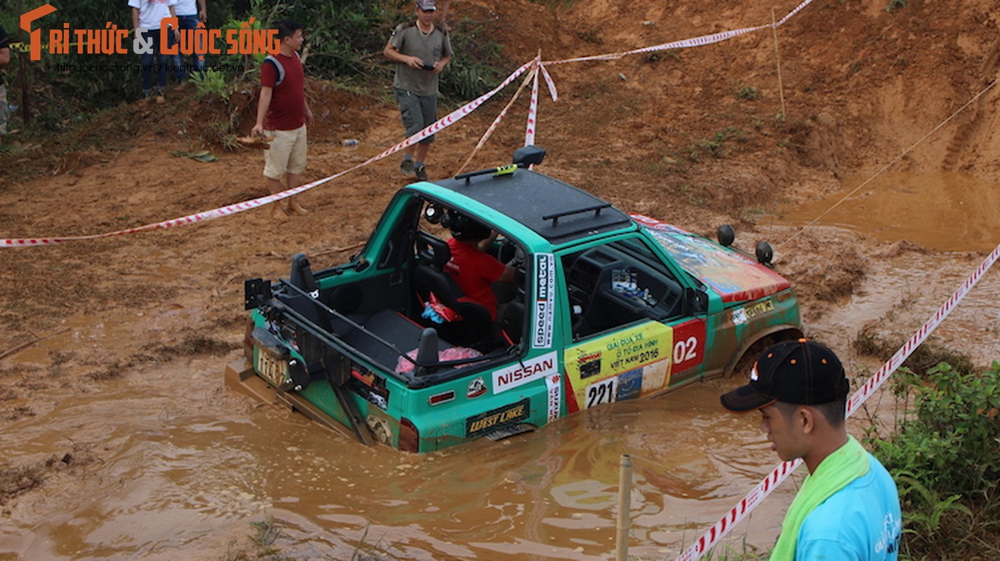 Hang tram “dan choi” doi mua, loi bun pha xe tai Ha Noi-Hinh-15