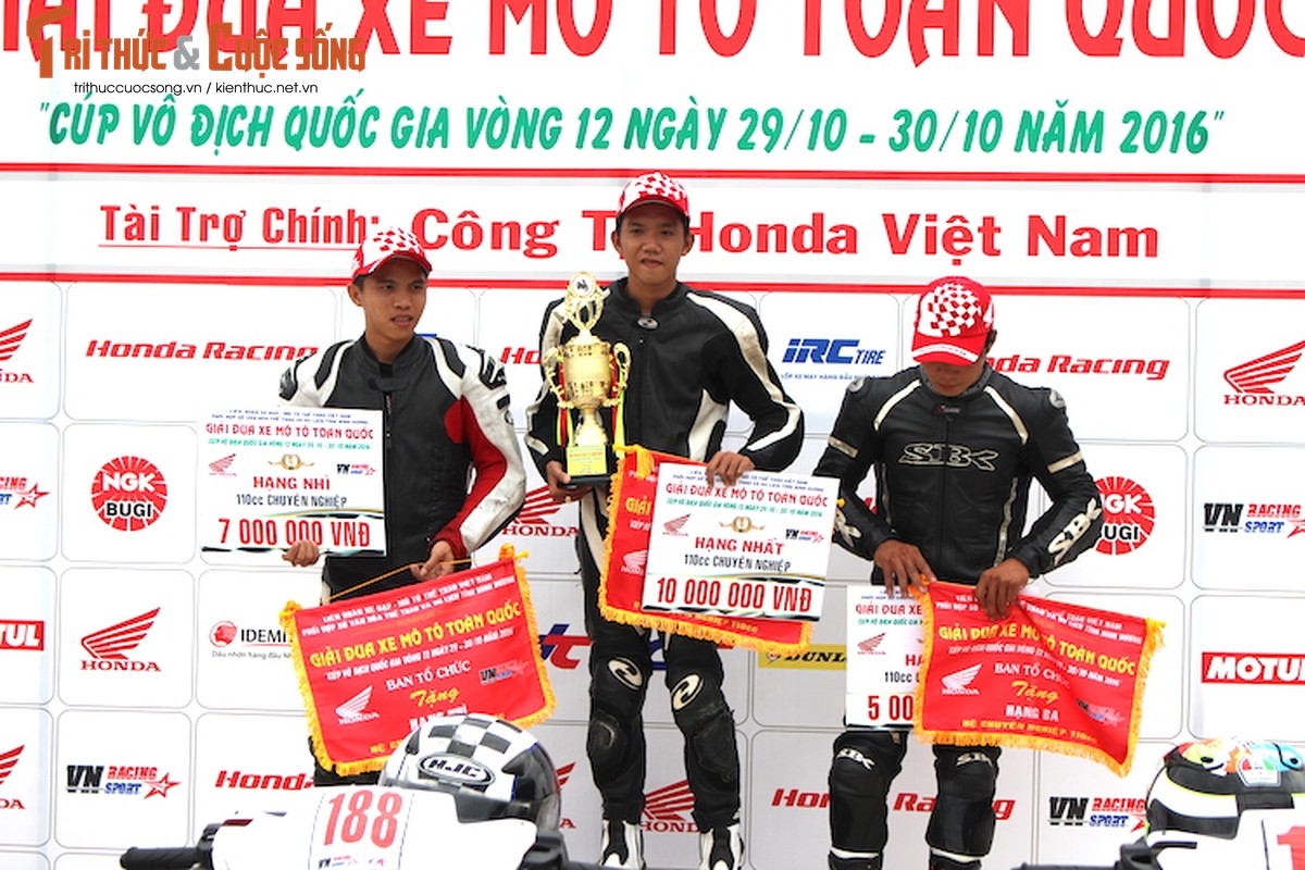 Hon 50 xe may Honda Viet “dua nong” tai Binh Duong-Hinh-15