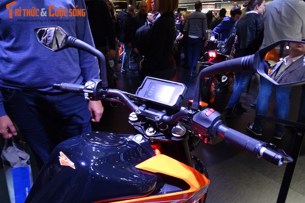 “Soi truc tiep” KTM Duke 390 moi tai trien lam EICMA 2016-Hinh-4