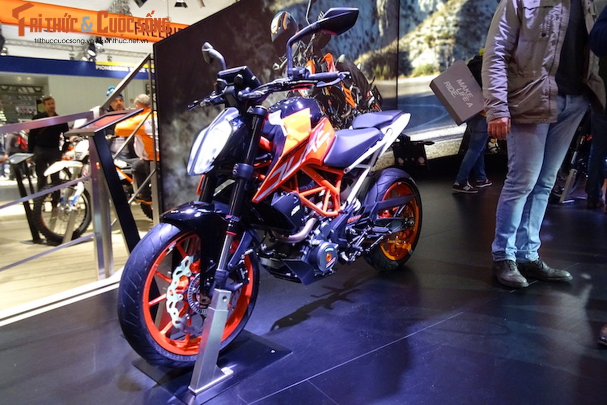 “Soi truc tiep” KTM Duke 390 moi tai trien lam EICMA 2016