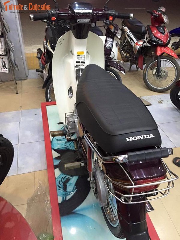 Honda Dream II 350 trieu, chua lan banh la 