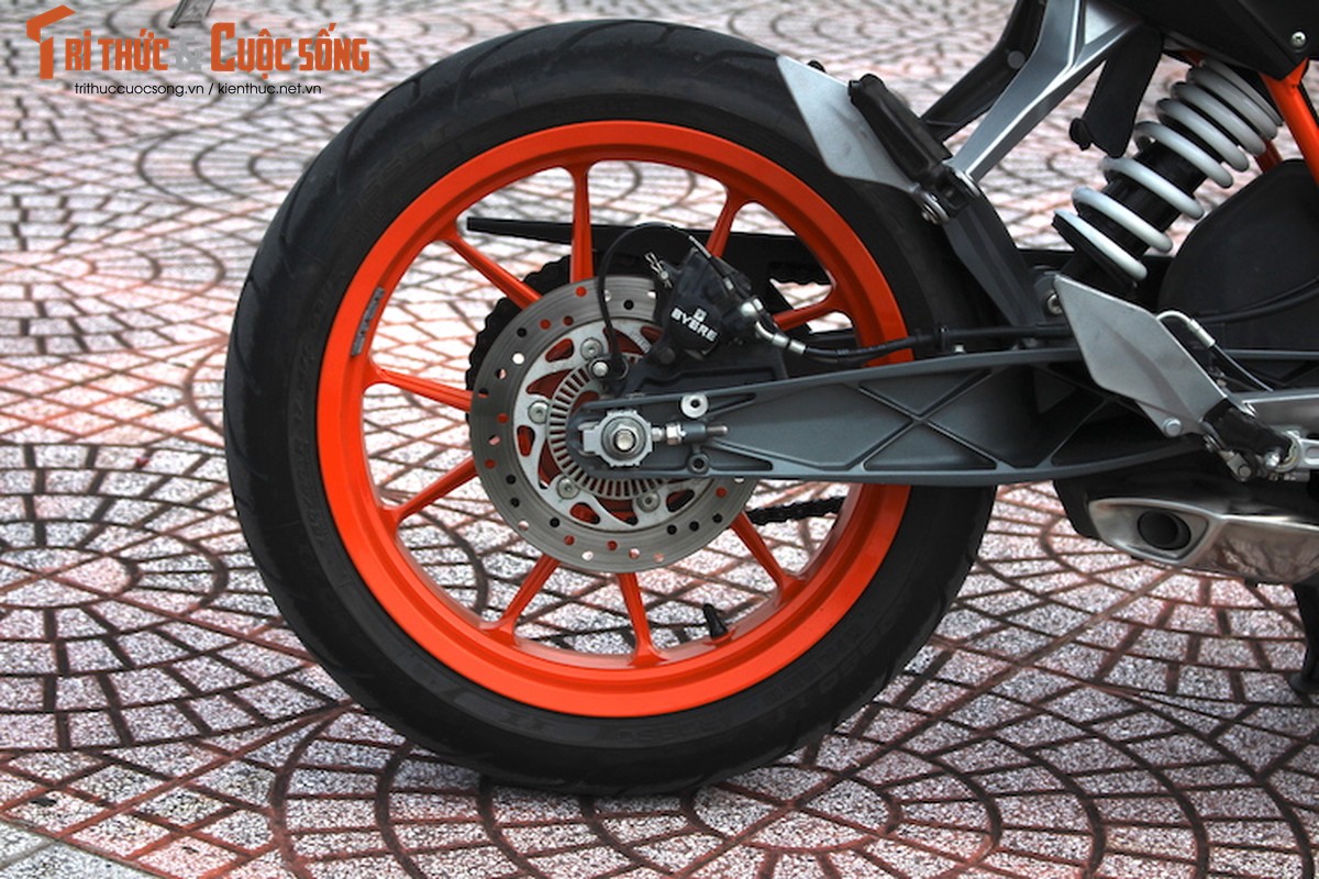 Cam lai “xe no” KTM Duke 390 gia 155 trieu tai VN-Hinh-15