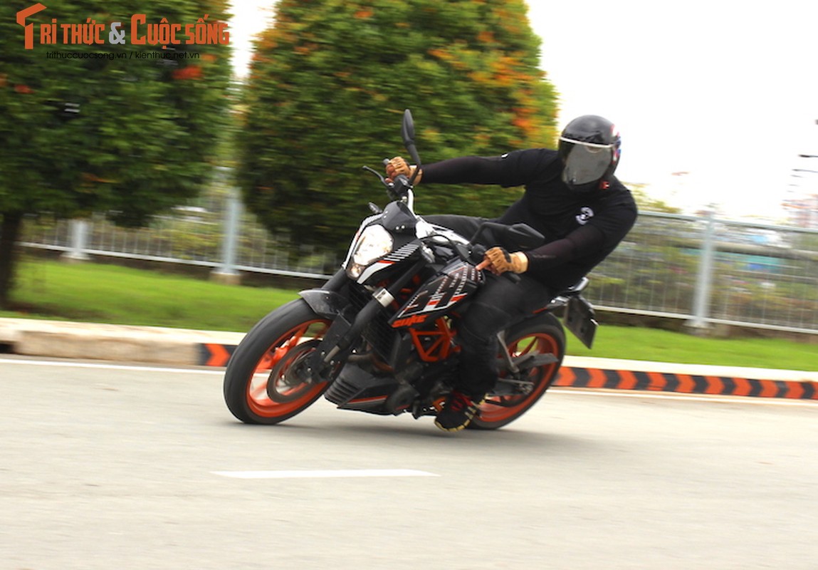 Cam lai “xe no” KTM Duke 390 gia 155 trieu tai VN-Hinh-17