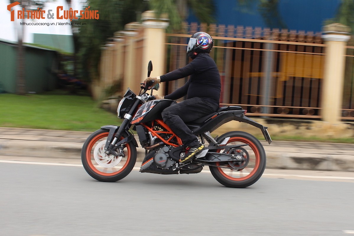 Cam lai “xe no” KTM Duke 390 gia 155 trieu tai VN-Hinh-18