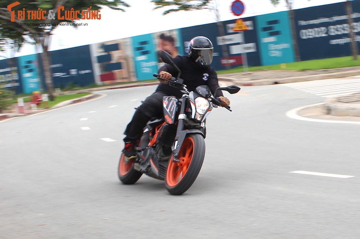 Cam lai “xe no” KTM Duke 390 gia 155 trieu tai VN-Hinh-19