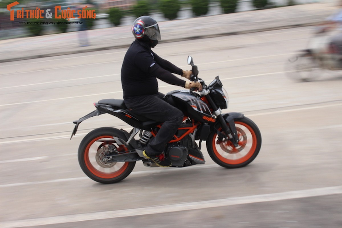 Cam lai “xe no” KTM Duke 390 gia 155 trieu tai VN-Hinh-21