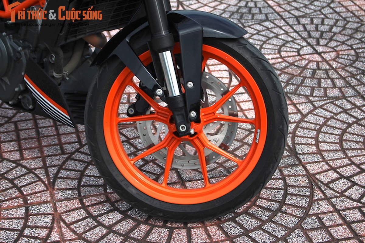 Cam lai “xe no” KTM Duke 390 gia 155 trieu tai VN-Hinh-4