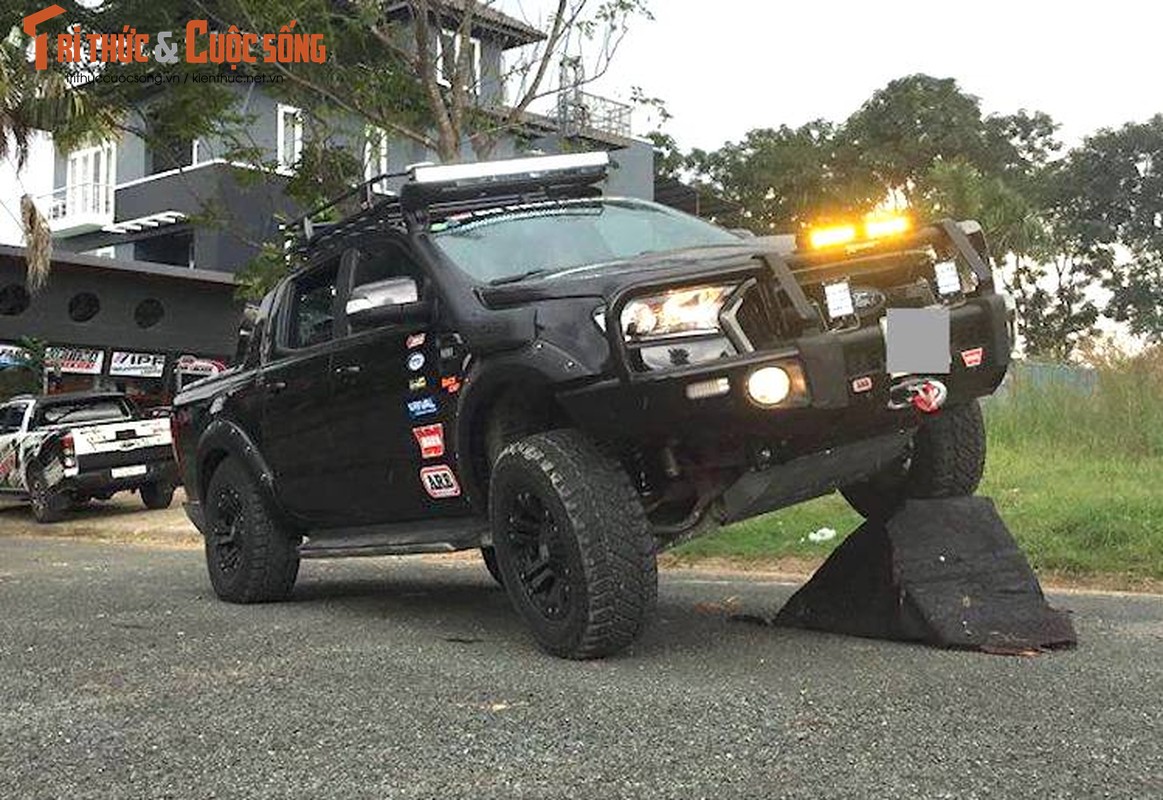 Ford Ranger Wildtrak do offroad “sieu khung” tai Sai Gon