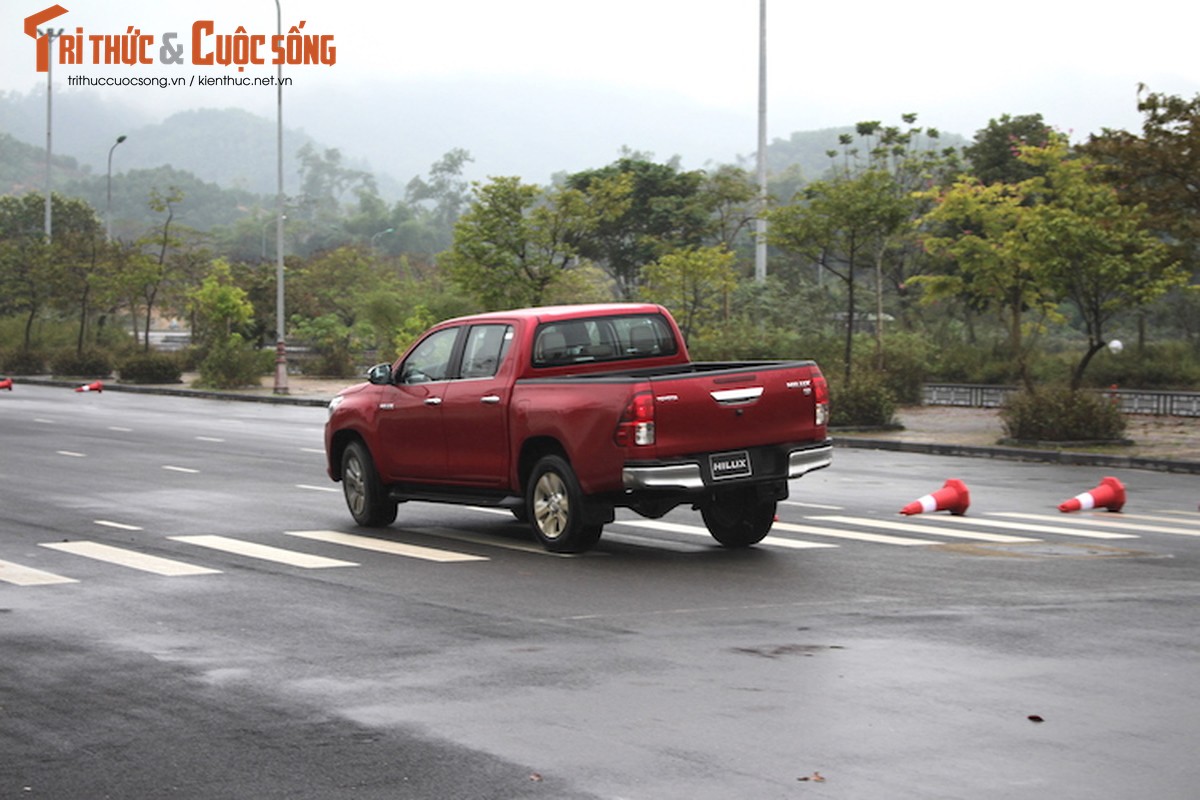 Cam lai ban tai Toyota Hilux 2016 gia tu 697 trieu tai VN-Hinh-21