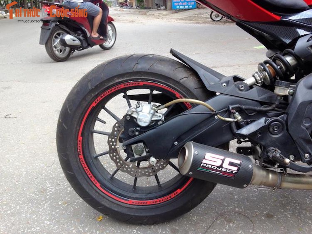 Benelli BN302 len doi Ducati 899 nhu 