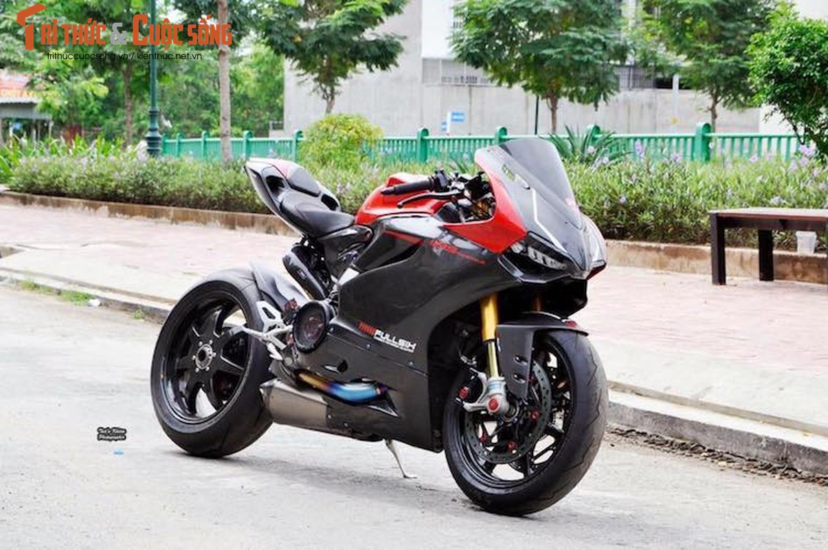 Ducati 1199S do gia ngang 