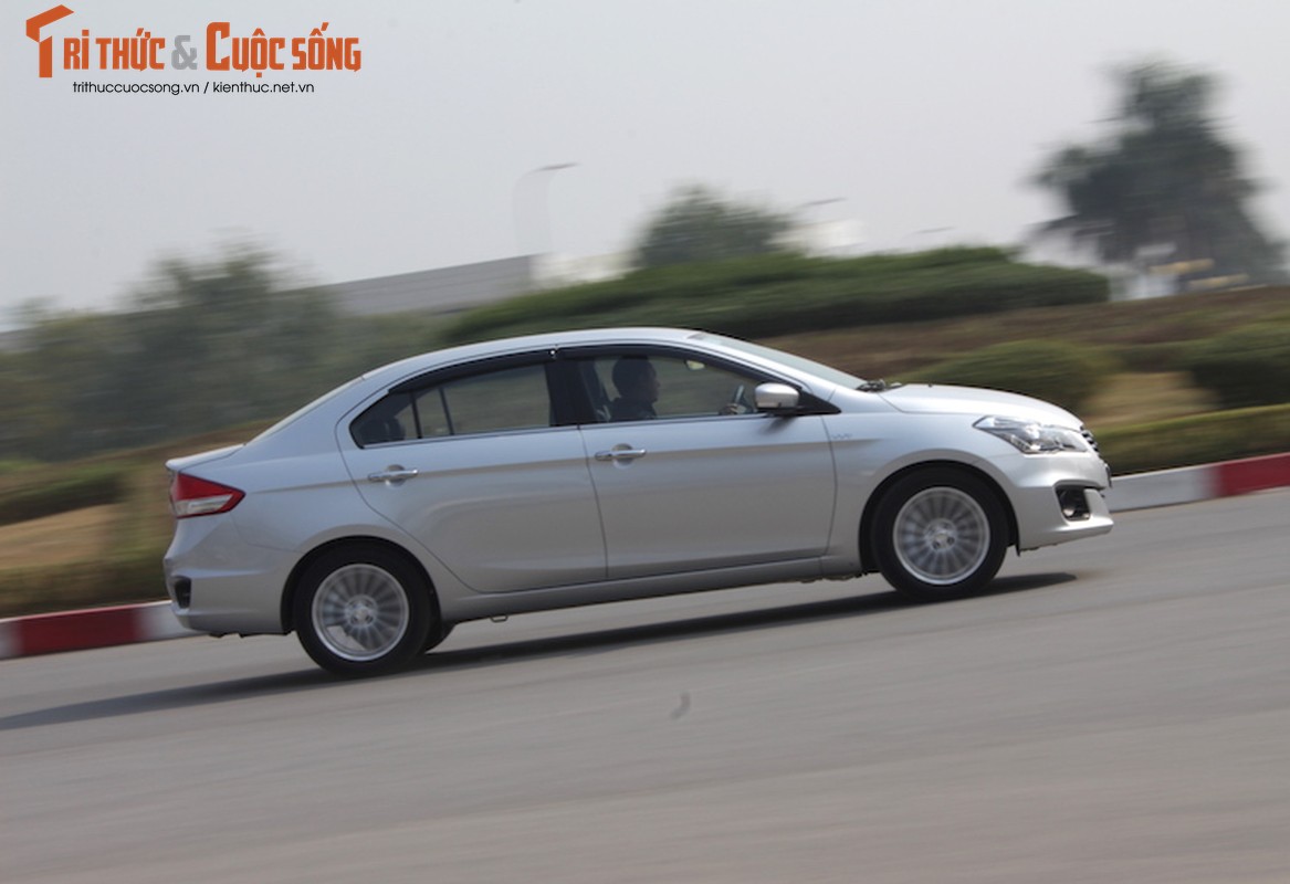 Suzuki Ciaz 2016 gia 580 trieu tai Viet Nam co gi?-Hinh-17