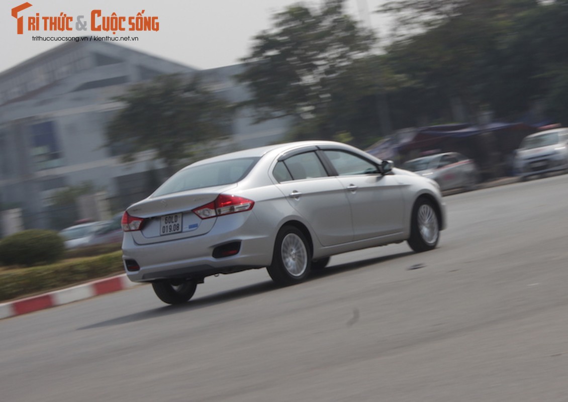 Suzuki Ciaz 2016 gia 580 trieu tai Viet Nam co gi?-Hinh-20