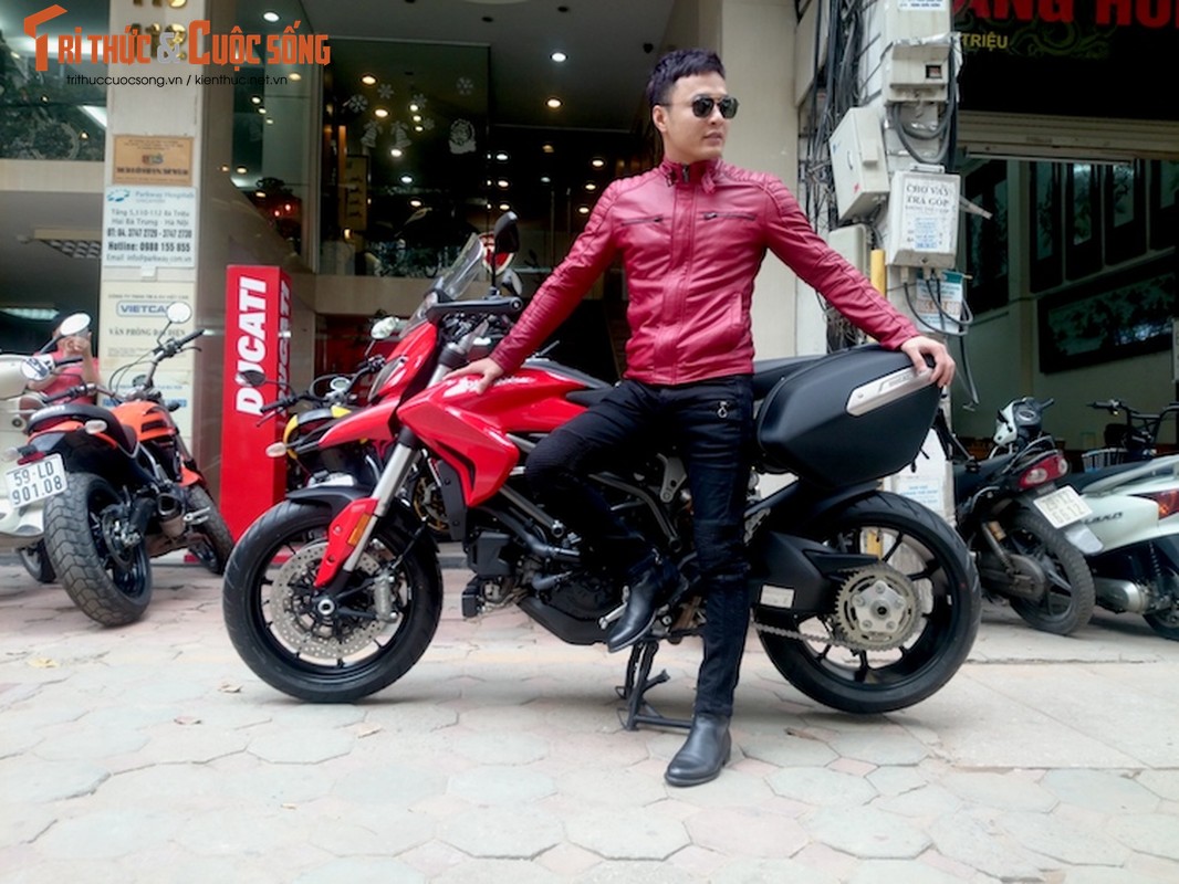 Dien vien Hong Dang “cuoi vo hai” Ducati gia nua ty-Hinh-5