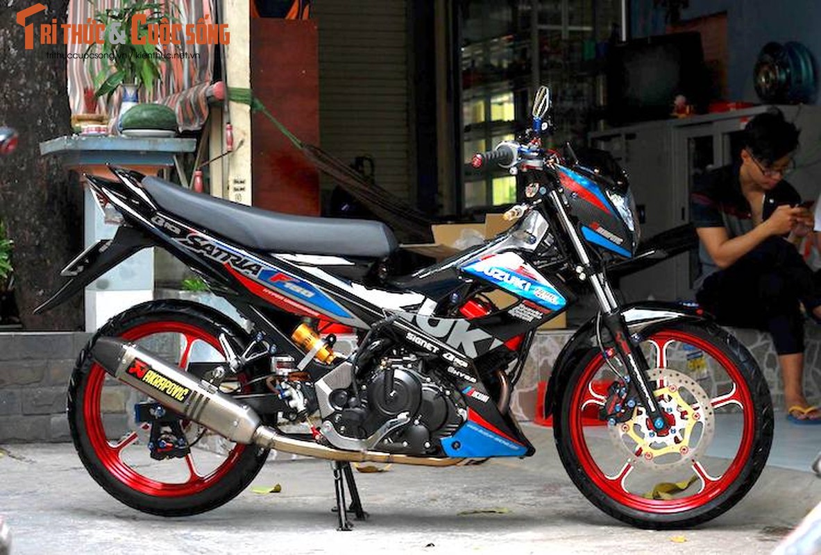 Dan choi Sai Gon do Suzuki Satria F150 