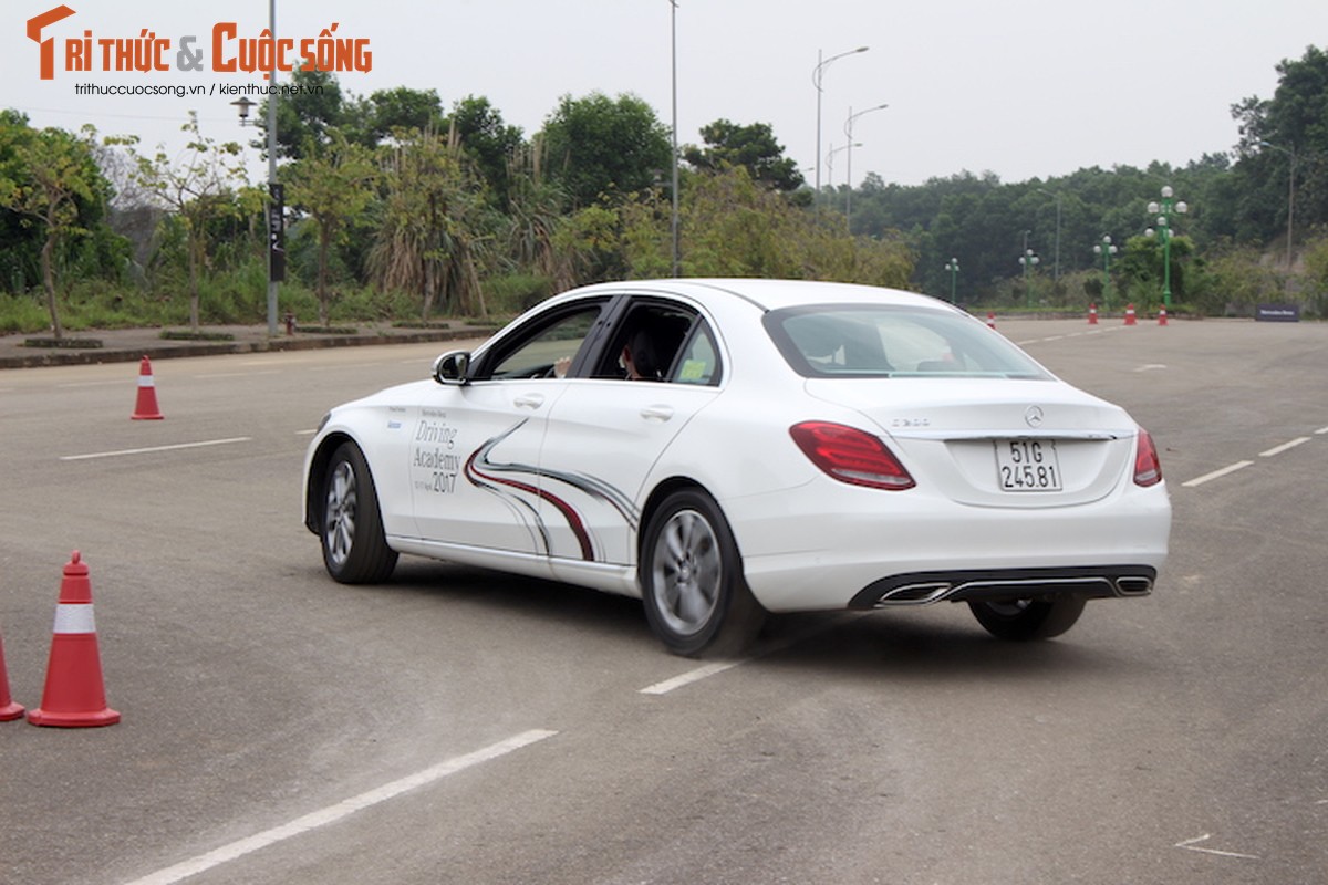 Cam lai ca dan xe sang Mercedes tai Ha Noi-Hinh-11