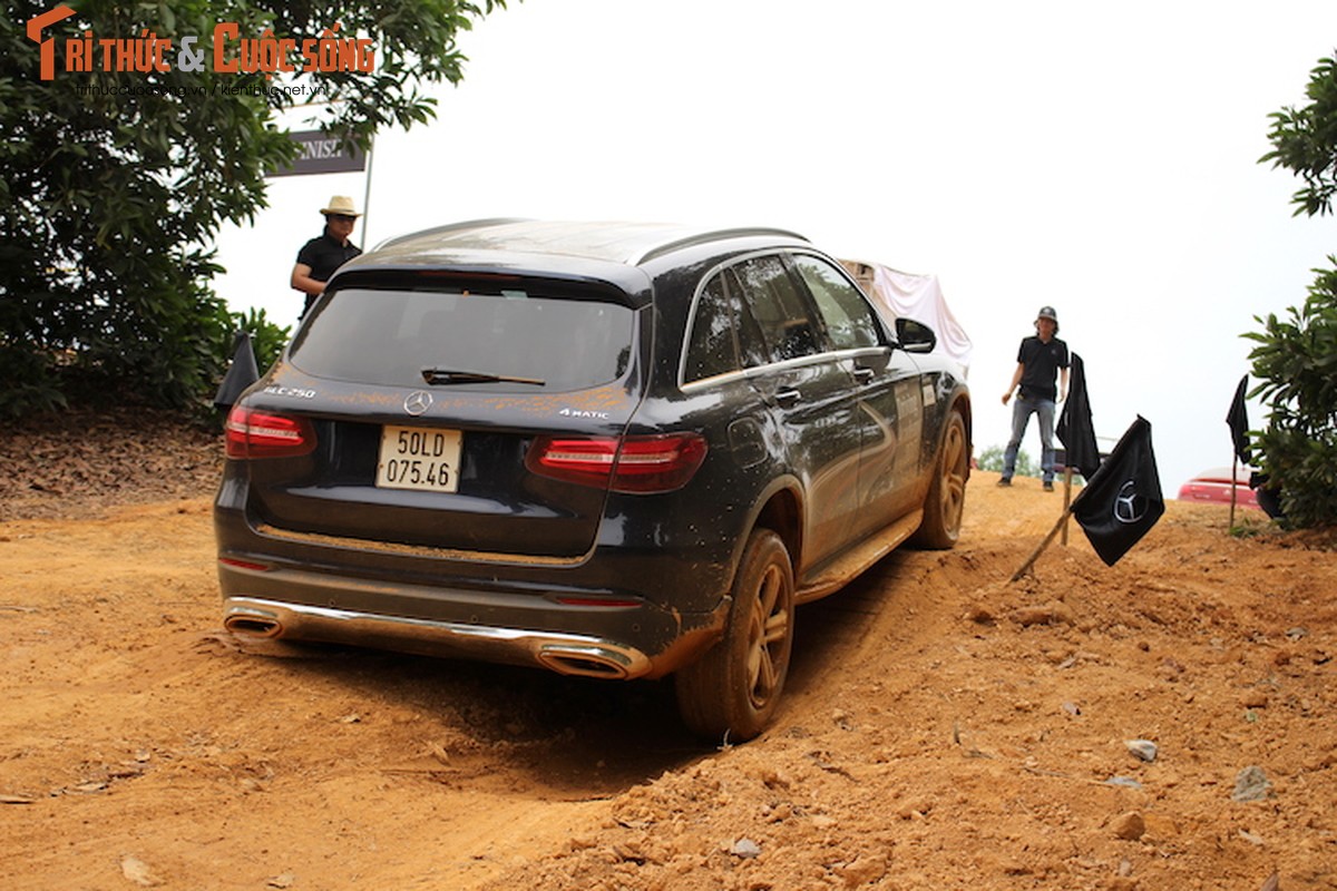 Cam lai ca dan xe sang Mercedes tai Ha Noi-Hinh-15