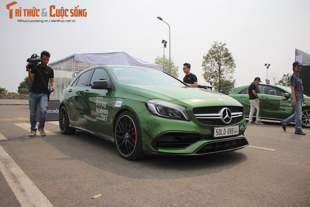 Cam lai ca dan xe sang Mercedes tai Ha Noi-Hinh-5