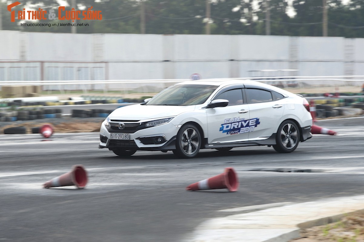 “Van vo lang” Honda Civic 2017 nhu tay dua tai Viet Nam-Hinh-5