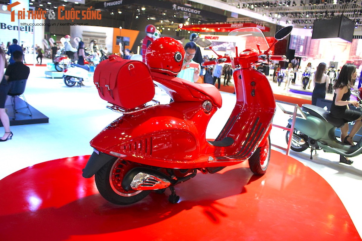 &quot;Soi&quot; xe ga gia nua ty Vespa 946 Red tai Viet Nam-Hinh-10