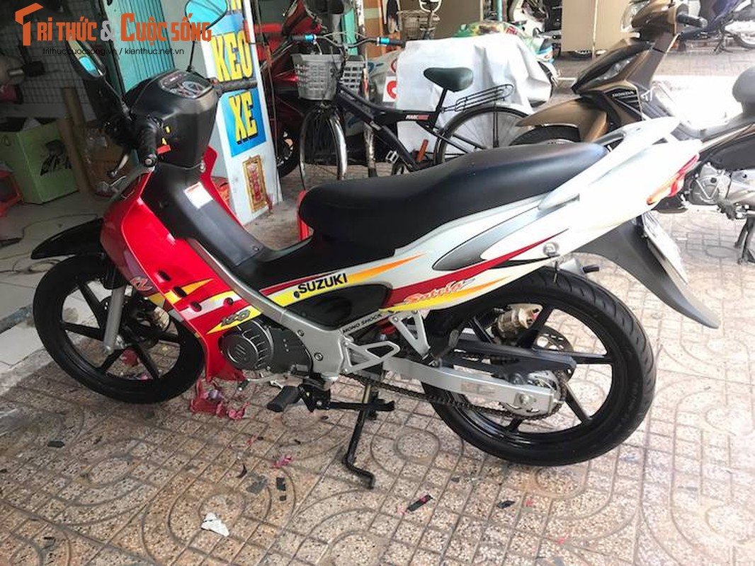 Xe may Suzuki Satria 2006 &quot;chot gia&quot; 1 ty dong tai VN