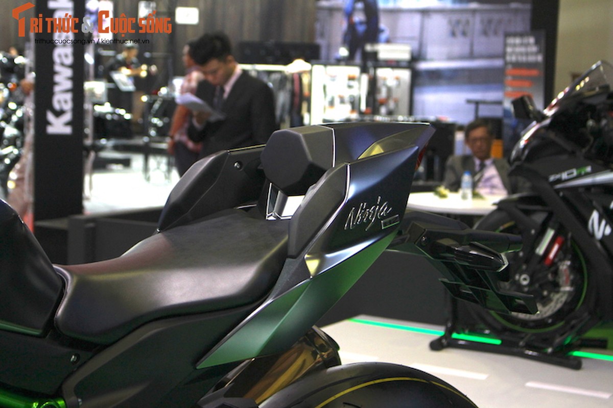 Moto &quot;khung” Kawasaki Ninja H2 Carbon tien ty tai VN-Hinh-8