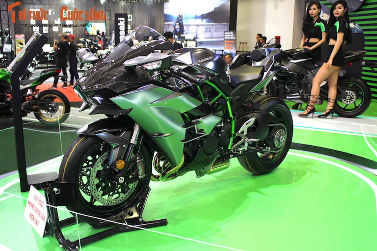 Moto &quot;khung” Kawasaki Ninja H2 Carbon tien ty tai VN