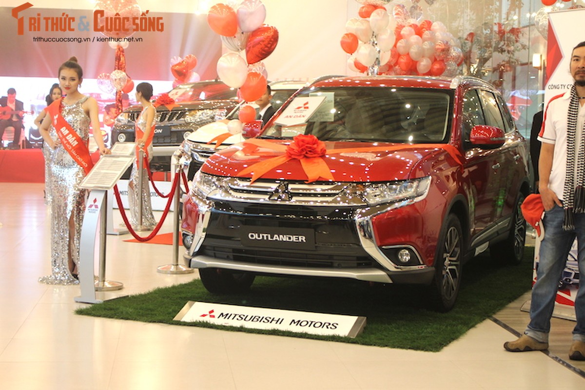 “Dot nhap” showroom Mitsubishi trieu do tai Ha Noi-Hinh-3