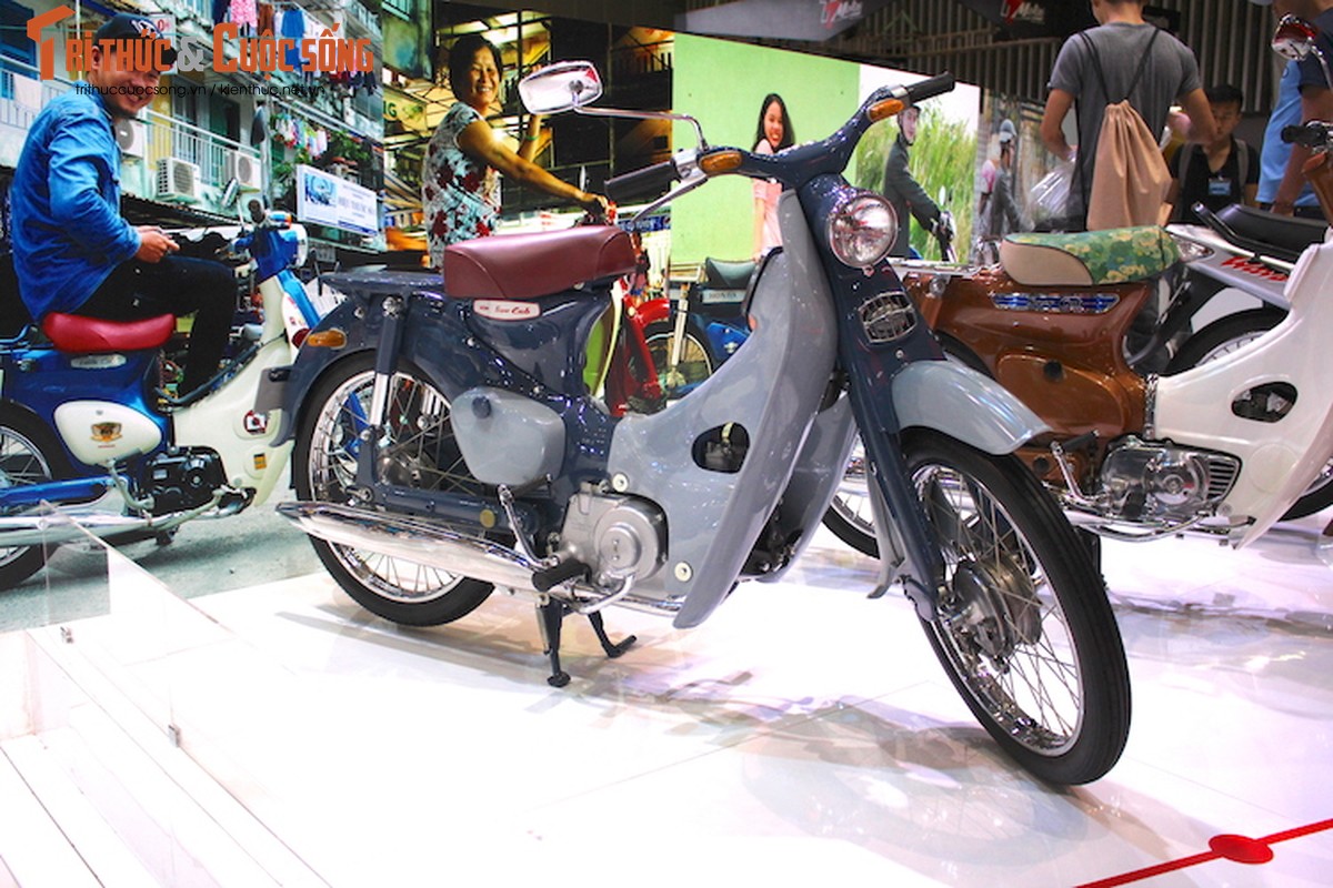 &quot;Soi&quot; Honda Super Cub doi dau moi cung tai Viet Nam