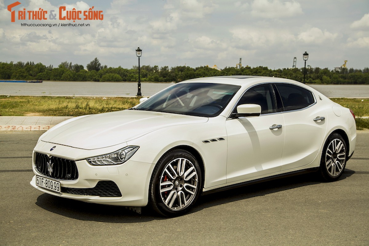 Soi &quot;xe sang&quot; Maserati Ghibli S gia 5,2 ty dong tai VN