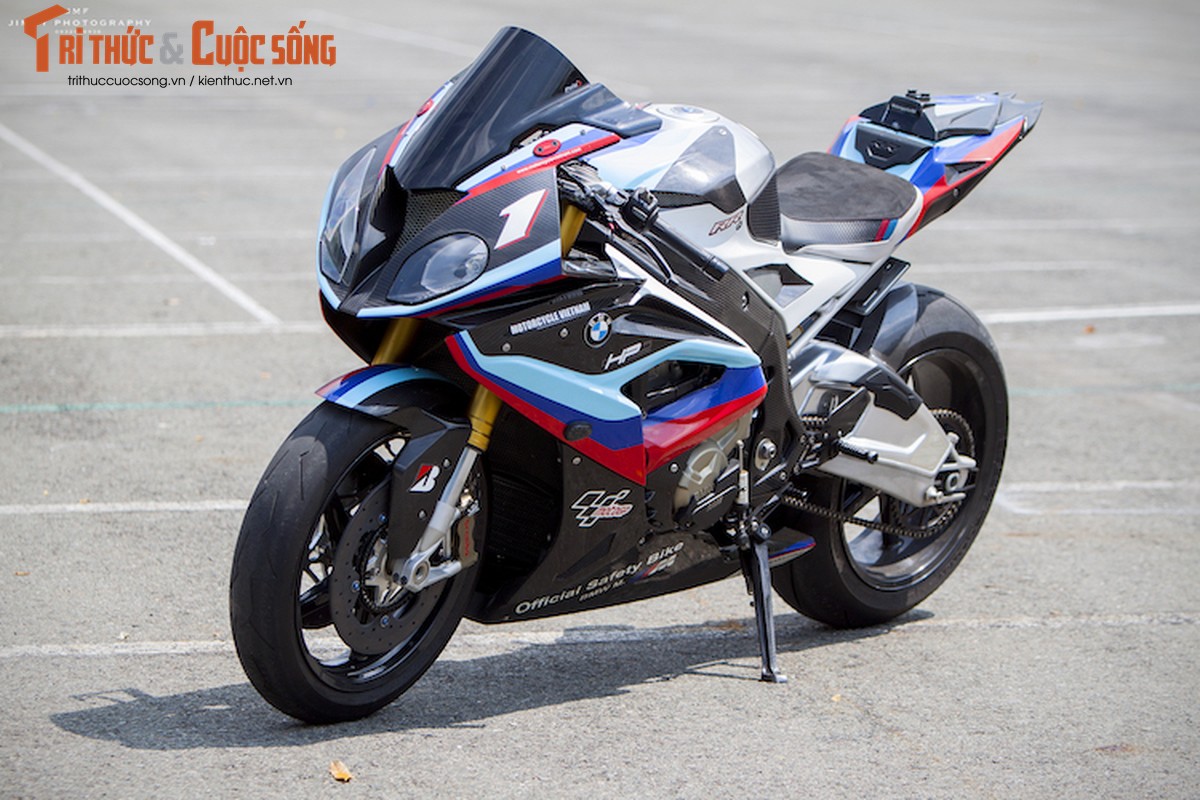 Dan choi Viet chi tien ty do sieu moto BMW S1000RR