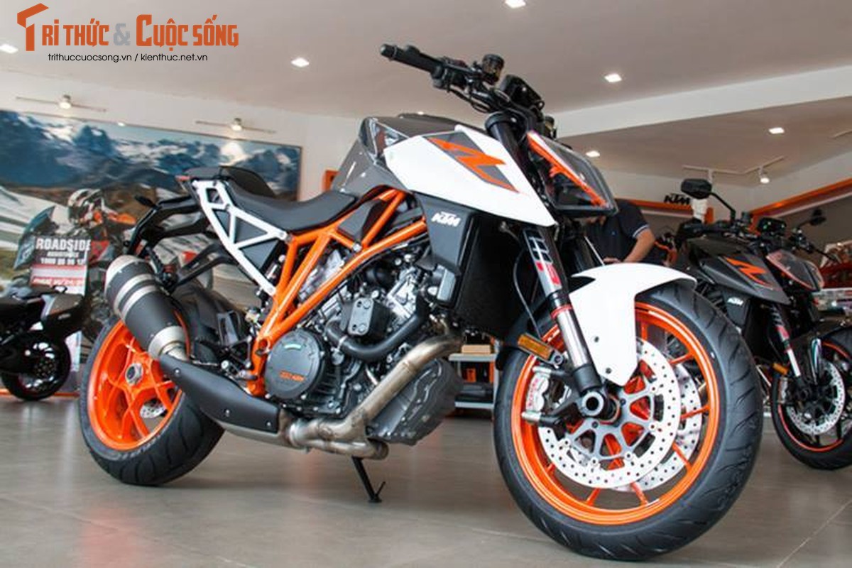 Can canh KTM 1290 Super Duke R gia 638 trieu tai VN