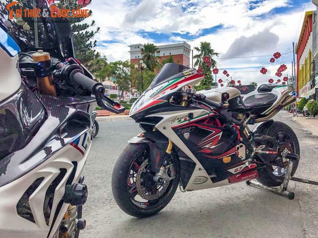 Sieu moto BMW S1000RR va MV Agusta F4RR hon 3 ty tai VN-Hinh-2