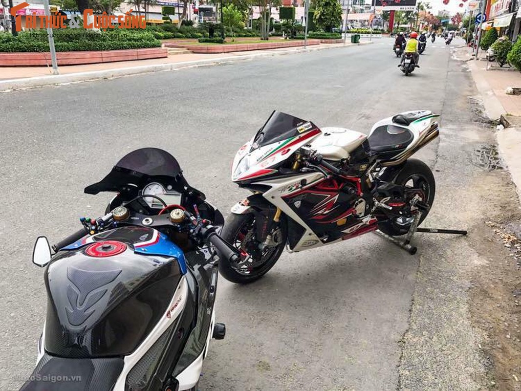 Sieu moto BMW S1000RR va MV Agusta F4RR hon 3 ty tai VN-Hinh-3