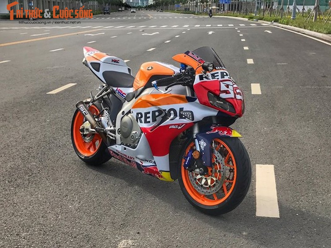 Sieu moto Honda CBR1000RR cu do xe dua &quot;khung&quot; o SG