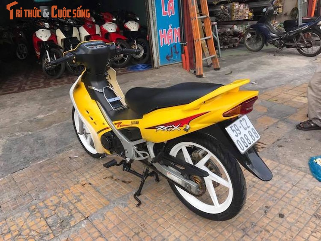 &quot;Xe no&quot; Suzuki RGX dung chan ban 200 trieu tai Sai Gon-Hinh-2