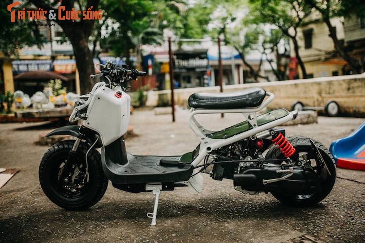 Xe ga Honda Zoomer 50 &quot;banh beo&quot; chat choi tai Ha Noi-Hinh-2