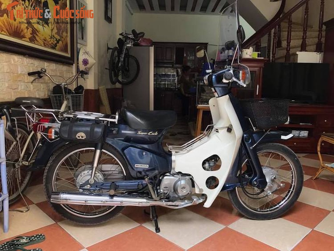 Xe may Honda Cub 82 hang hiem &quot;con zin&quot; tai Ha Noi