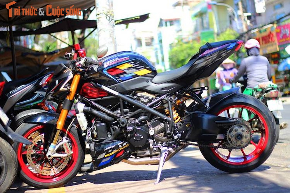 Dan choi Viet do kieng moto Ducati Streetfighter &quot;sieu chat&quot;