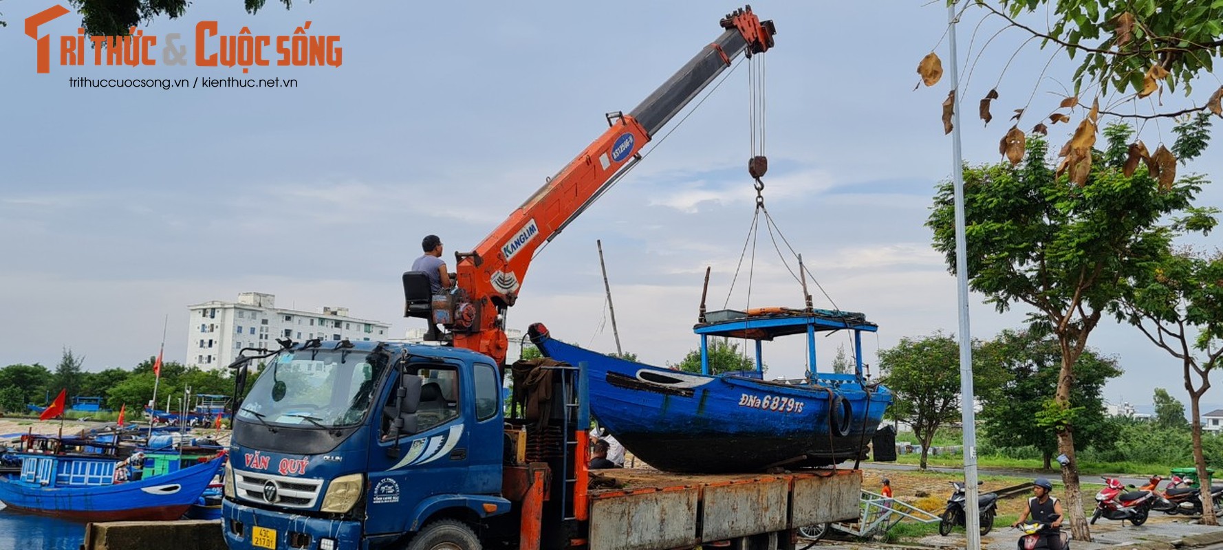 Da Nang: Au thuyen Tho Quang truoc gio sieu bao Noru do bo-Hinh-3