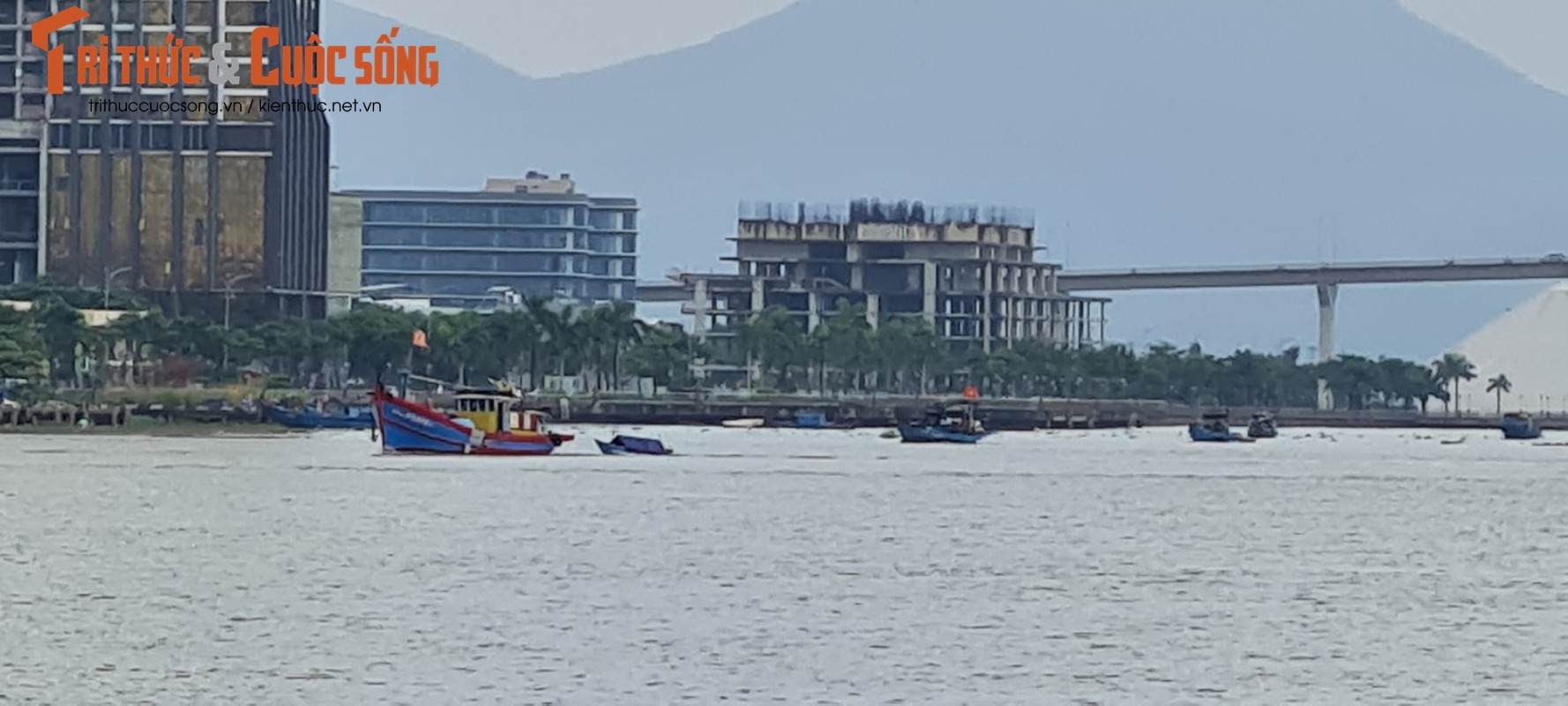 Da Nang: Au thuyen Tho Quang truoc gio sieu bao Noru do bo