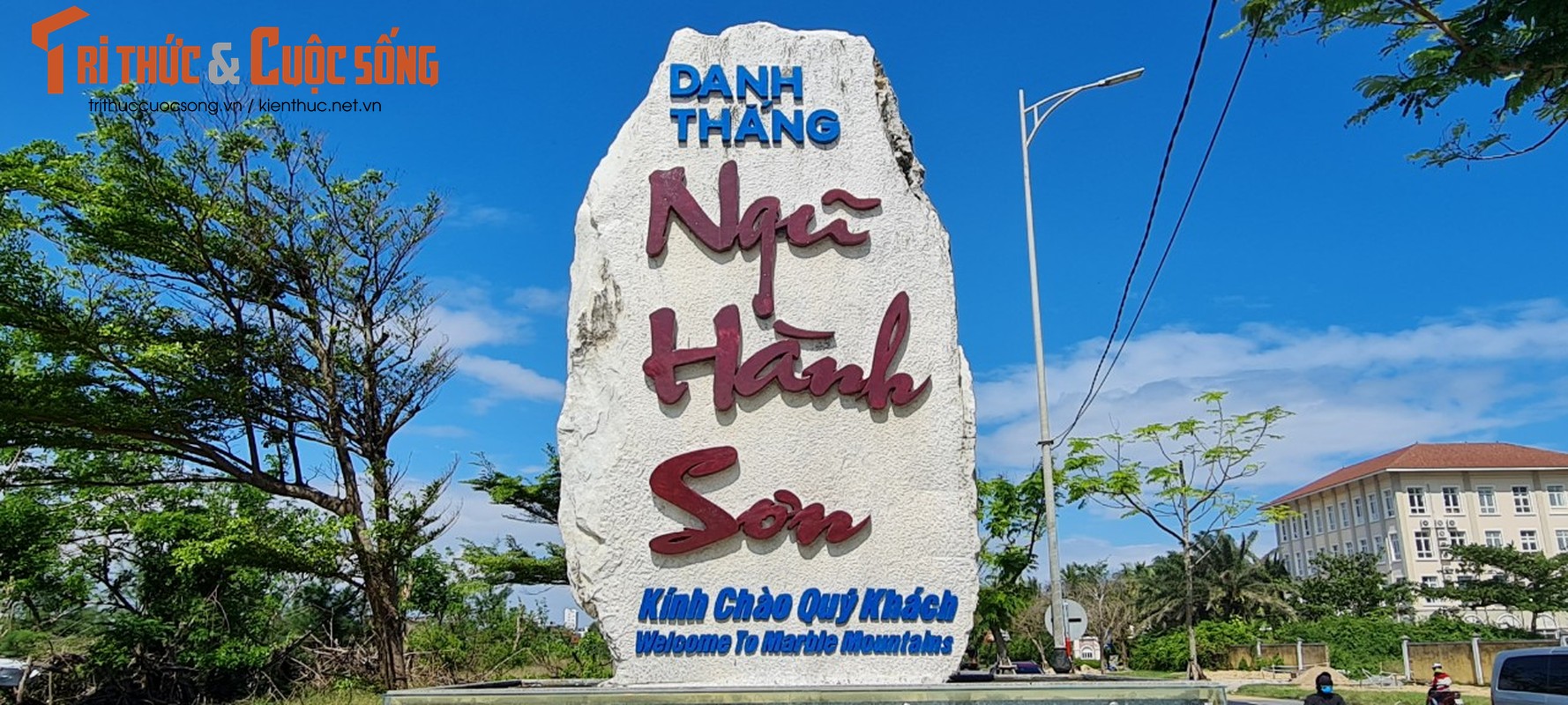 Den Ngu Hanh Son khong chi de ngam ma nhai