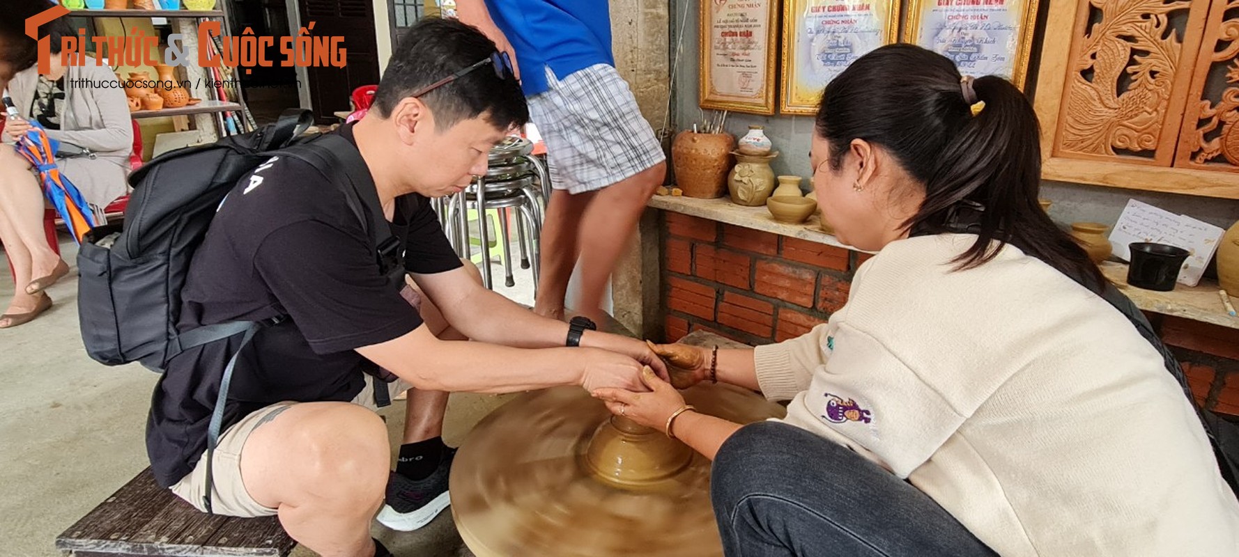 Den Hoi An, dung bo qua nhieu trai nghiem o lang gom Thanh Ha-Hinh-4